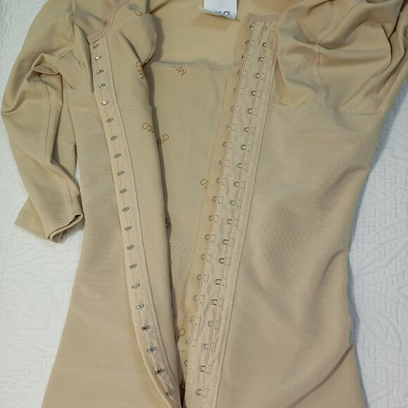 M&D Post-Surgery Body Shaper Beige Medium Compression Garment Womens. - Picture 8 of 14